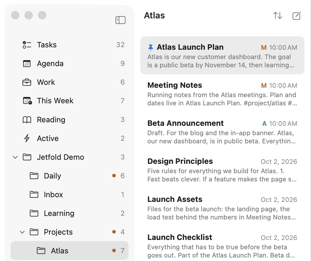 Git letters M, A and U beside notes in the list, and dots on folders with changes in the sidebar